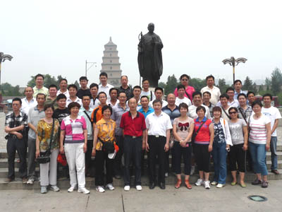 公司組織黨員、干部、先進工作者參觀楊家嶺、棗園（延園）等革命舊址